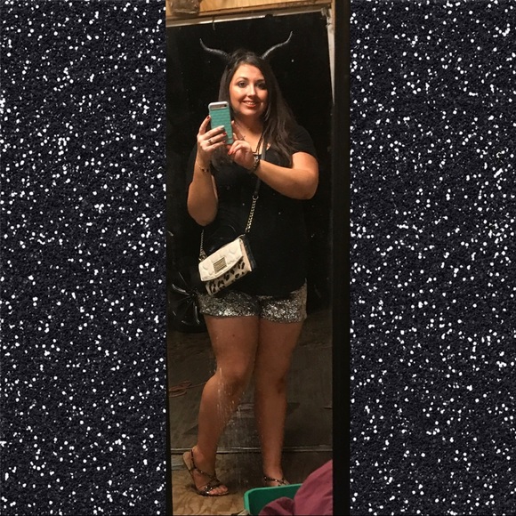 Boundary & Co. Silver sparkle shorts - Picture 3 of 5